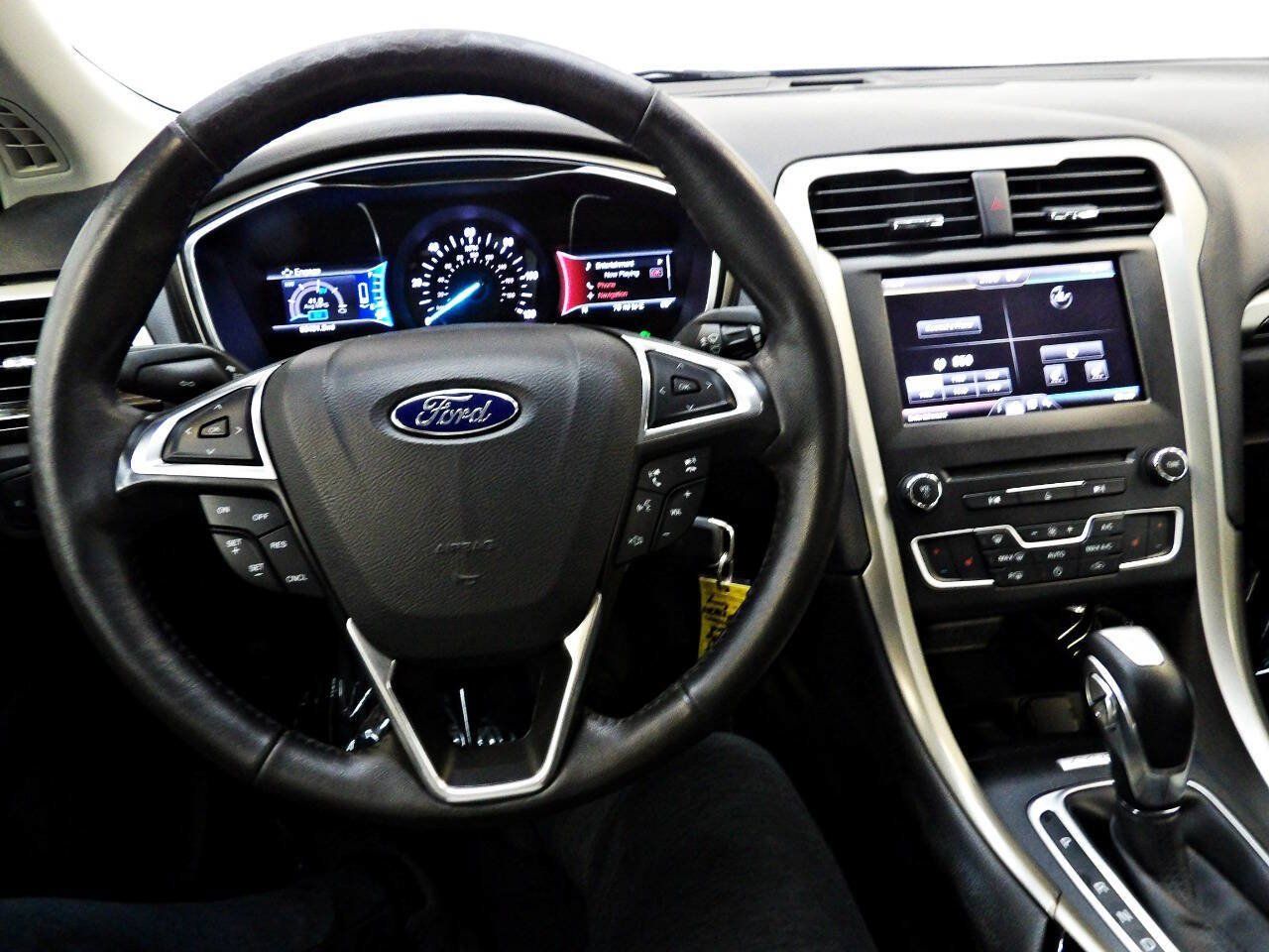 Used 2016 Ford Fusion SE w/ Equipment Group 502A FWD image 17