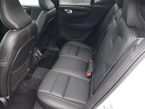 Certified 2025 Volvo XC40 B5 Core image 31