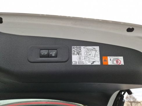 Used 2025 Toyota Crown Signia w/ Advanced Technology Package image 12