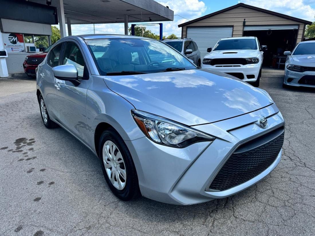 Used 2019 Toyota Yaris L FWD image 3