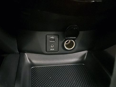 Used 2015 Nissan Rogue SV w/ SV Premium Package image 32