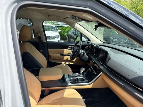 Used 2024 Kia Carnival EX FWD image 38