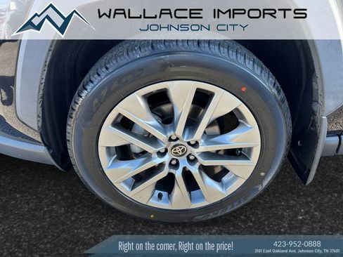 Used 2022 Toyota RAV4 XLE Premium image 9