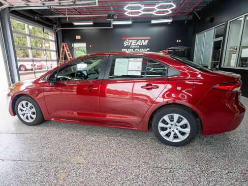 Used 2025 Toyota Corolla LE FWD image 2