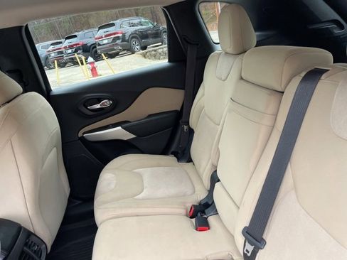 Used 2018 Jeep Cherokee Latitude image 13