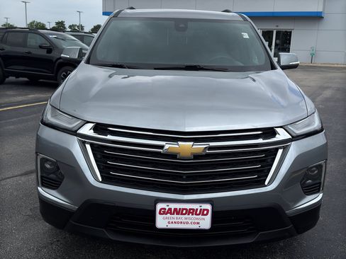 Used 2023 Chevrolet Traverse LT w/ Rear Camera Mirror Package AWD/4WD image 3
