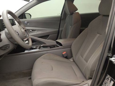 Used 2024 Hyundai Elantra SE image 17