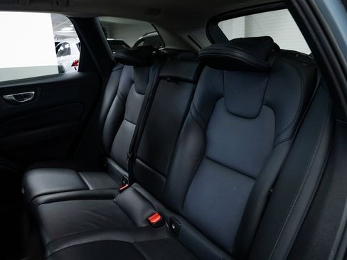 Used 2023 Volvo XC60 B5 Plus image 20