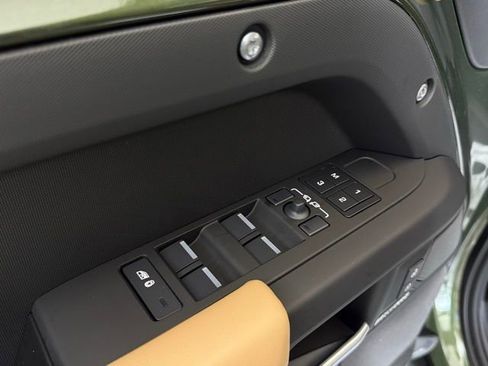 New 2026 Land Rover Defender 110 X-Dynamic SE image 27