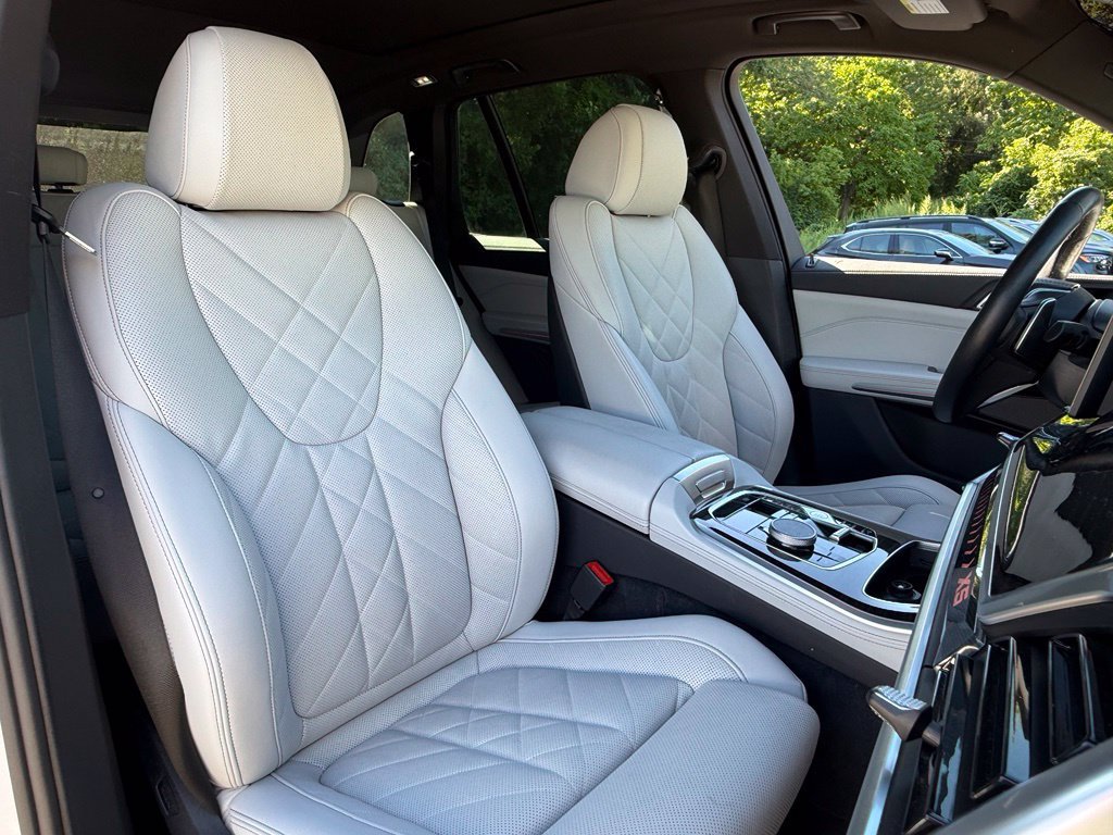 Used 2024 BMW X5 xDrive50e AWD/4WD image 11