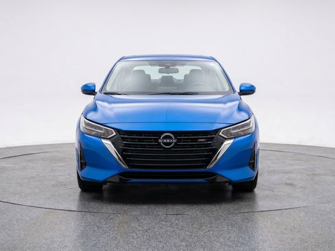 Used 2025 Nissan Sentra SV FWD image 2