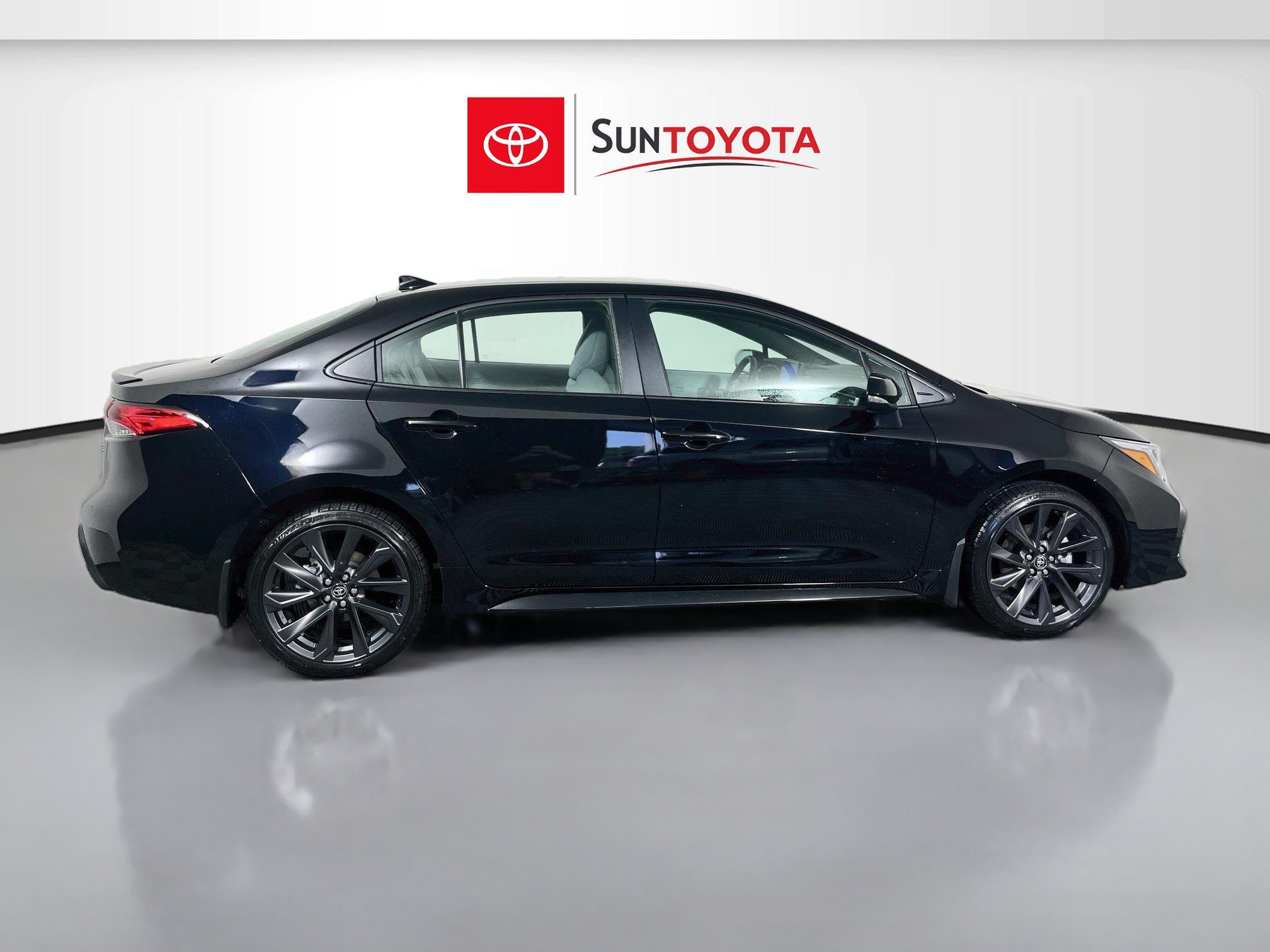 Used 2026 Toyota Corolla SE FWD image 2