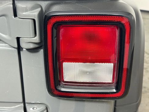 Used 2021 Jeep Wrangler Unlimited Sport image 30