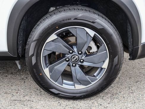 Used 2024 Nissan Rogue SV FWD image 8