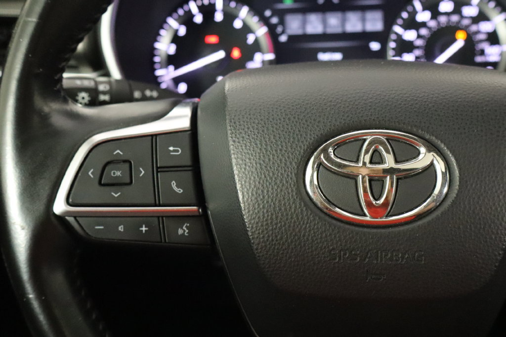 Used 2021 Toyota Highlander XLE FWD image 8