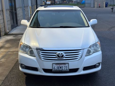 Used 2010 Toyota Avalon Limited image 8