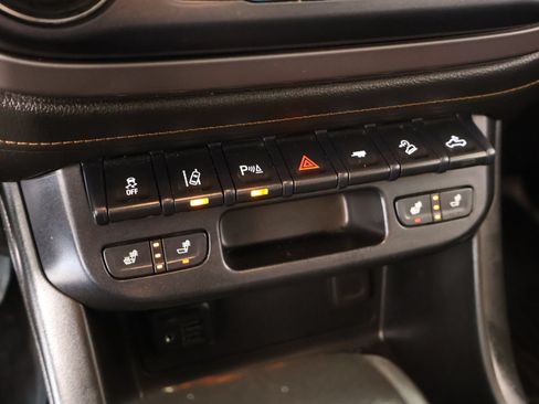 Used 2021 GMC Canyon AT4 w/ Driver Alert Package AWD/4WD image 7