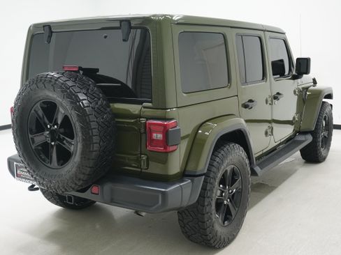 Used 2021 Jeep Wrangler Unlimited Sahara AWD/4WD image 4