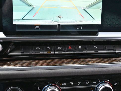 Used 2024 GMC Sierra 1500 Elevation image 21