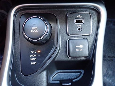 Used 2018 Jeep Compass Latitude w/ Popular Equipment Group AWD/4WD image 19