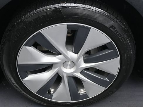 Used 2021 Tesla Model Y Long Range image 41