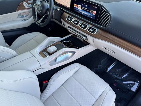 Certified 2025 Mercedes-Benz GLS 450 4MATIC image 19