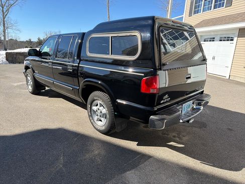 Used 2001 Chevrolet S10 Pickup LS image 15