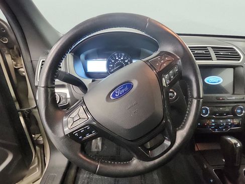 Used 2017 Ford Explorer XLT w/ Equipment Group 201A image 3