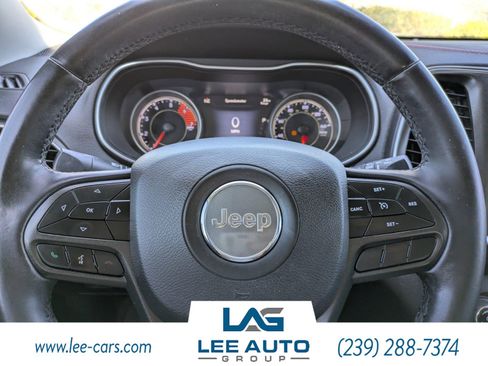 Used 2020 Jeep Cherokee Trailhawk image 24