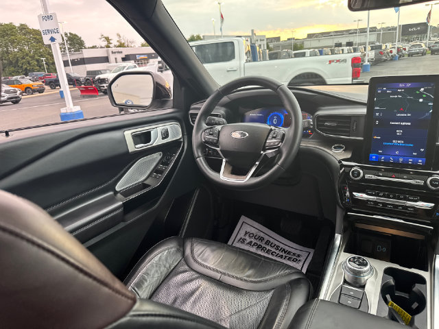 Certified 2023 Ford Explorer Platinum w/ Technology Package AWD/4WD image 32