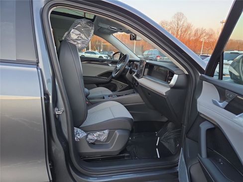 New 2026 Volkswagen Tiguan SE image 27