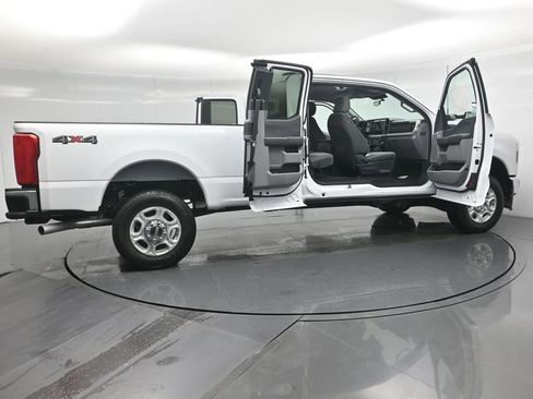 New 2026 Ford F350 XLT image 4