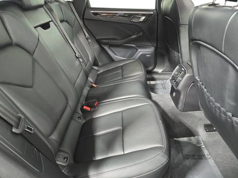 Certified 2021 Porsche Macan AWD/4WD image 26