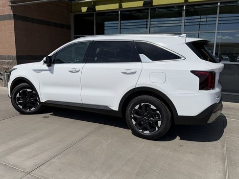 Used 2025 Kia Sorento S w/ Panoramic Sunroof Package FWD image 5