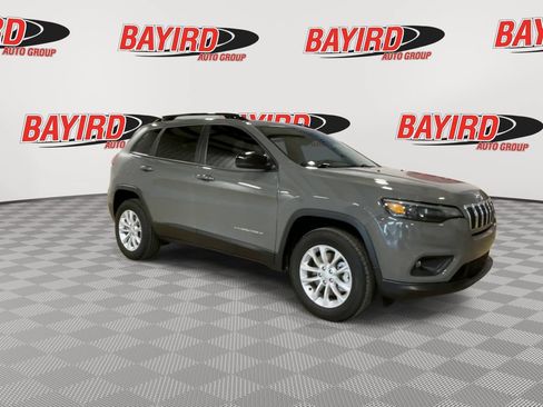 Used 2022 Jeep Cherokee Latitude Lux w/ Sun & Sound Group AWD/4WD image 2