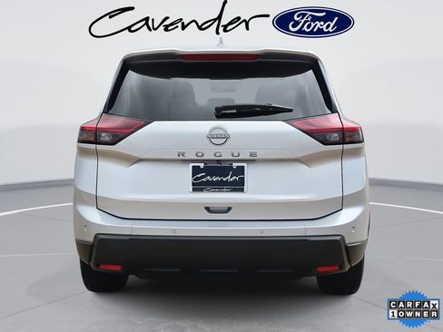 Used 2025 Nissan Rogue SV image 6