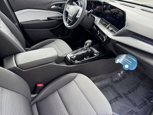 Used 2025 Chevrolet Trax LT image 21