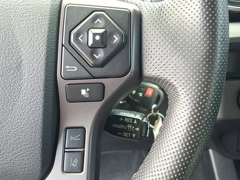 Used 2020 Toyota Tacoma TRD Off-Road w/ Technology Package AWD/4WD image 17