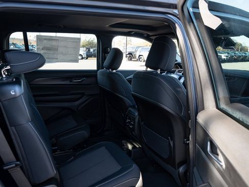 Used 2025 Jeep Grand Cherokee L Laredo RWD image 21
