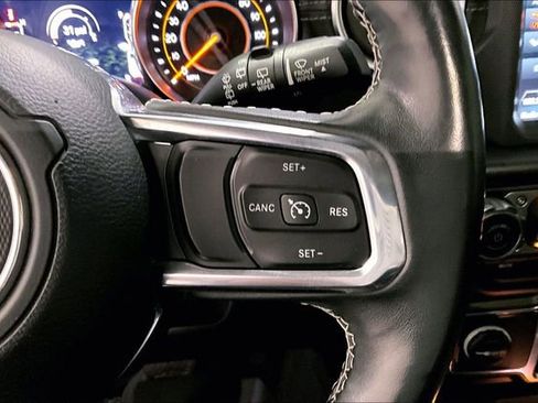 Used 2019 Jeep Wrangler Unlimited Sahara image 12