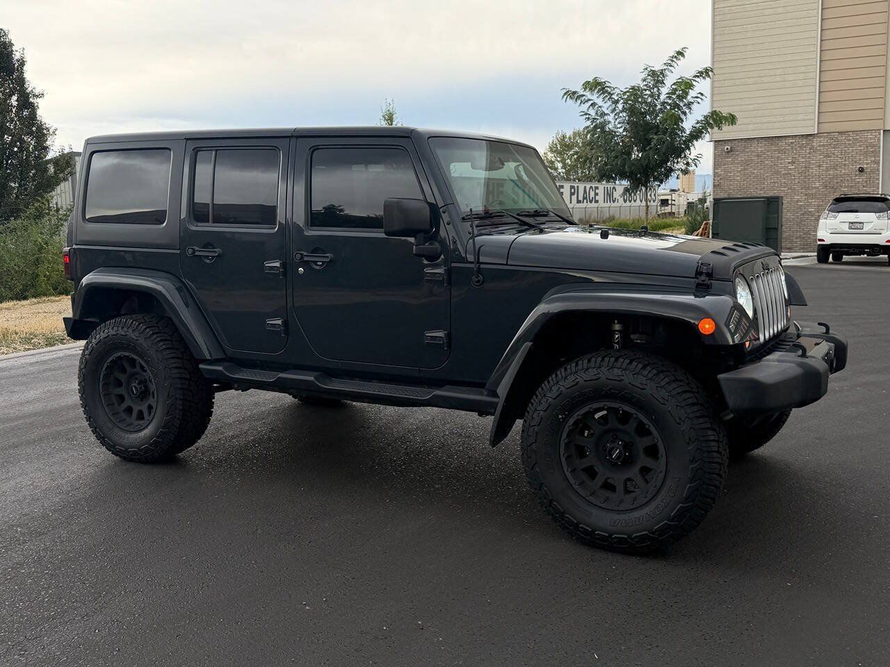 Used 2018 Jeep Wrangler Unlimited Sahara w/ Connectivity Group AWD/4WD image 17