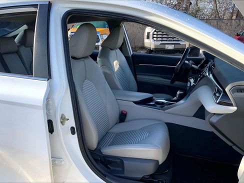 Used 2020 Toyota Camry SE image 9