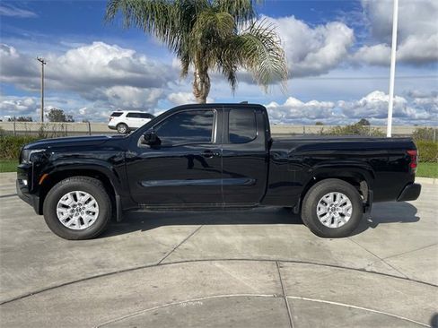 Used 2022 Nissan Frontier SV image 5