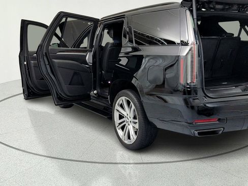 Certified 2025 Cadillac Escalade Sport Platinum w/ LPO, Floor Liner Package AWD/4WD image 11