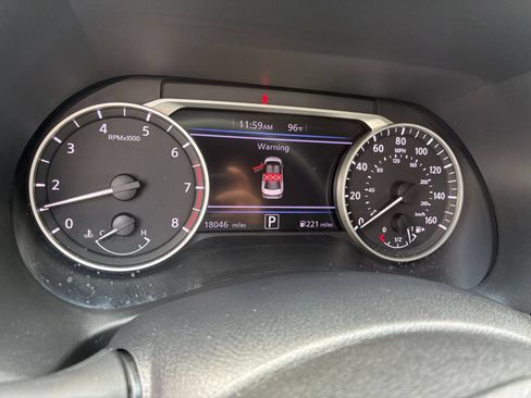 Used 2025 Nissan Sentra SV FWD image 34