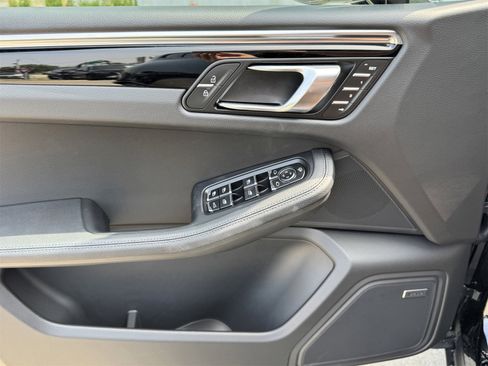 New 2026 Porsche Macan image 25