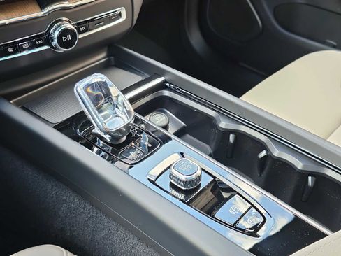 New 2026 Volvo XC60 B5 Plus w/ Protection Package Premier image 23