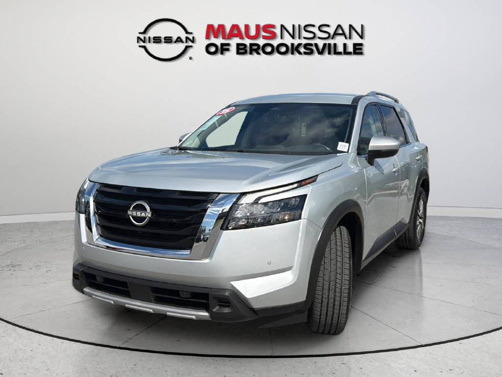 Certified 2025 Nissan Pathfinder SL FWD image 4