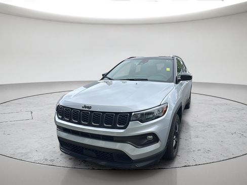 Used 2024 Jeep Compass Latitude w/ Altitude Special Edition AWD/4WD image 12