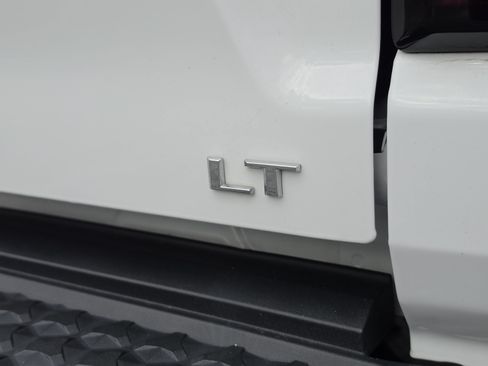 Used 2023 Chevrolet Colorado LT w/ LT Convenience Package II AWD/4WD image 16